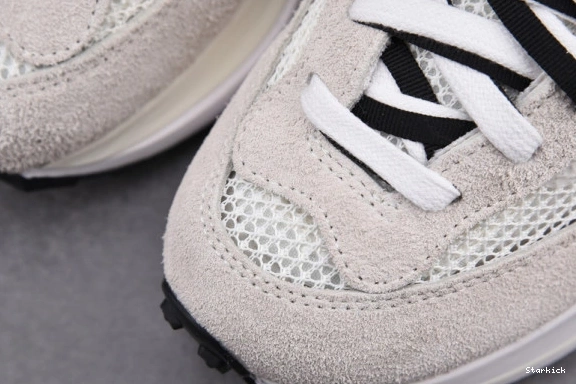 Royal Fuchsia Game Nike CV1363-100 sacai Vaporwaffle  Sport 1112